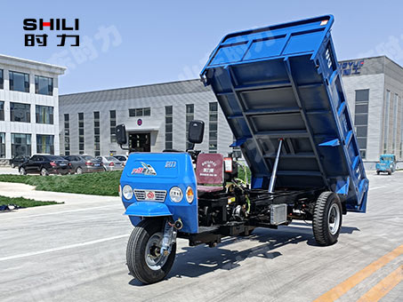 加長(zhǎng)三開門方斗貨箱三輪